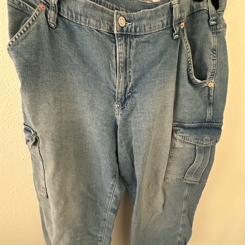 Old Navy 90s Loose Cargo Mid Rise Jeans